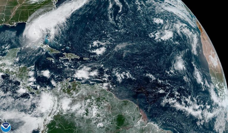 El ciclón tropical supera los 250 kilómetros por hora tras tocar tierra en Florida