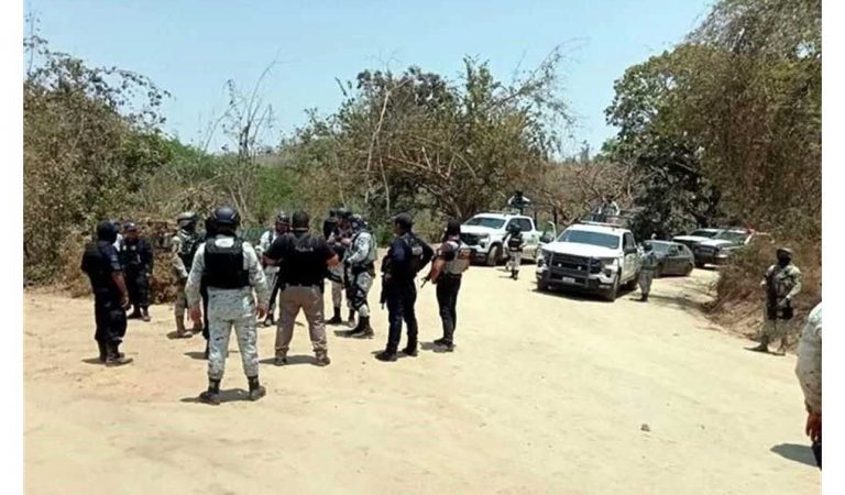 Irrumpe comando en escuela y asalta a maestros en Guerrero