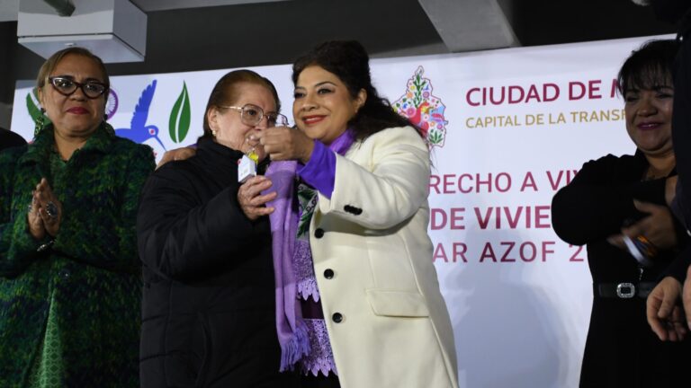 Brugada entregó 40 departamentos a familias de escasos recursos