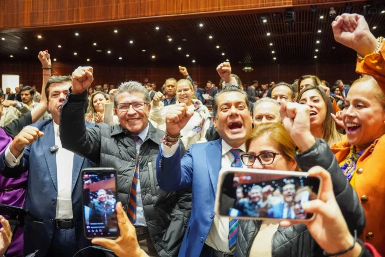 Descarta Monreal periodo extraordinario de sesiones para sacar Ley del Infonavit