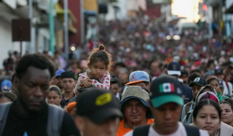 Dispersan al sur de México dos caravanas migrantes: activistas