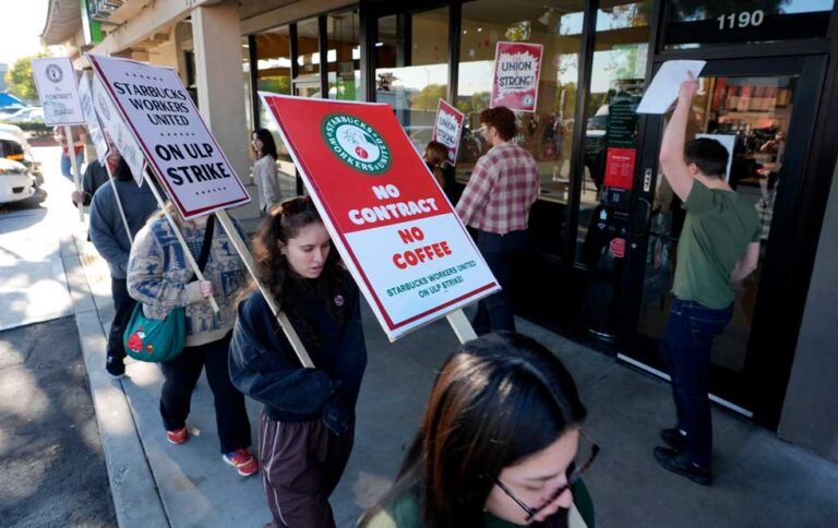 Huelga de Starbucks se expande y cierra casi 60 de sus tiendas en EU