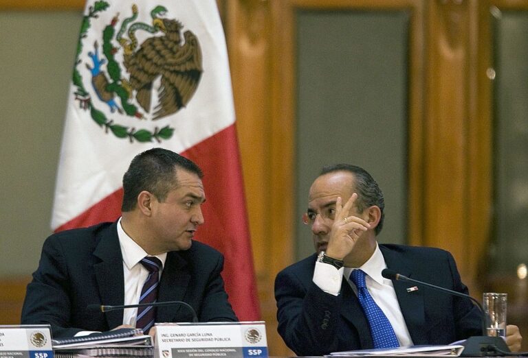 Genaro García Luna está en un centro de detención en Oklahoma, rumbo a la cárcel donde cumplirá su condena