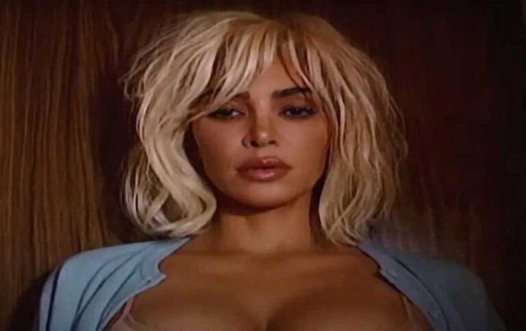 Impacta Kim Kardashian con video ‘perturbador’ de Navidad