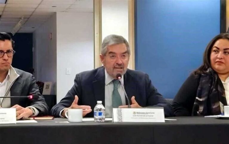 Contrata México equipos legales en EU ante deportaciones