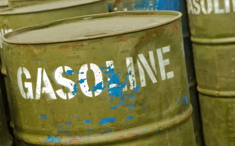 Venden huachicol cada 100 metros en la México-Querétaro