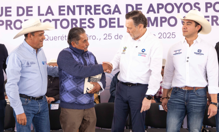 Mauricio Kuri inicia entrega de apoyos por sequía a productores de Querétaro.