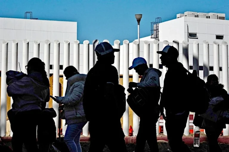 Va EU por reinstaurar el ‘Quédate en México’