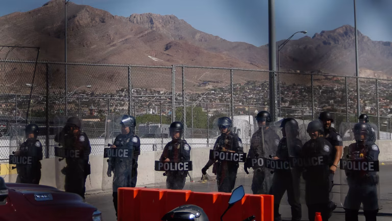 Trump enviará unos 1,500 soldados a la frontera con México