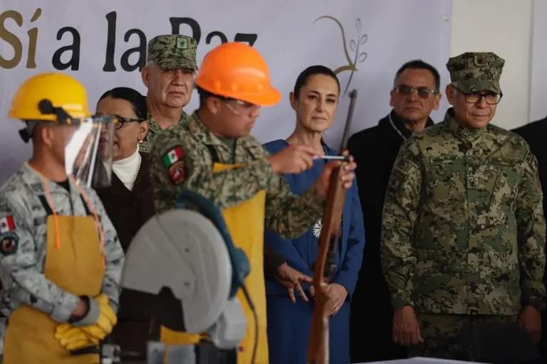 Sheinbaum lanza un programa de desarme que canjea armas de la ciudadanía por dinero