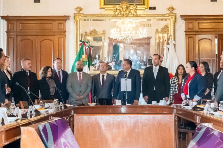 Toma protesta el nuevo gabinete municipal de Toluca