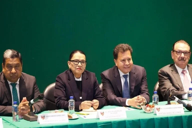 Toma Segob protesta a líder petrolero