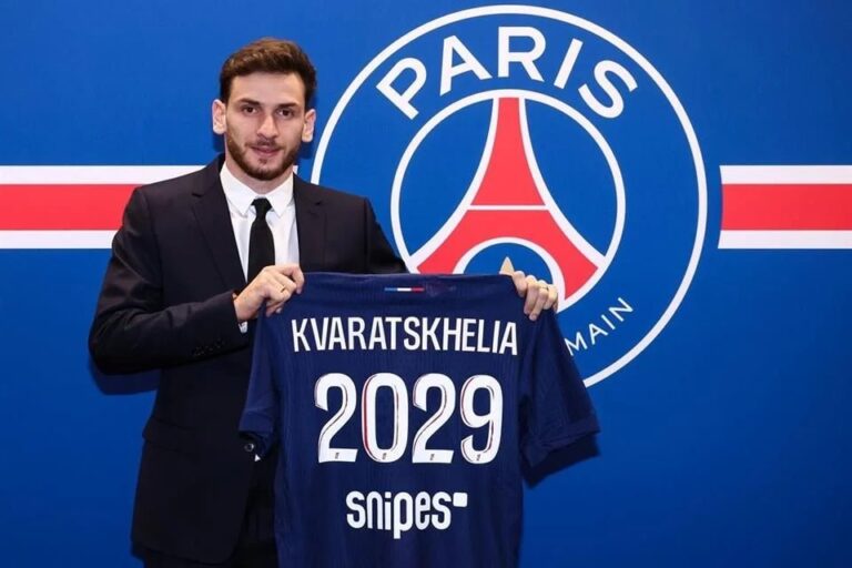 Kvaratskhelia ficha con el PSG hasta 2029