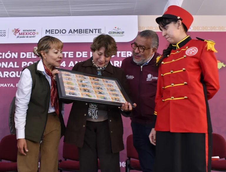 Delfina Gómez presenta billete de lotería por el 44° aniversario del Parque Ecológico Zacango