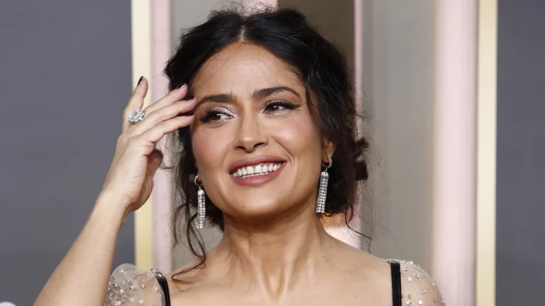 Salma Hayek será presentadora en los Globos de Oro
