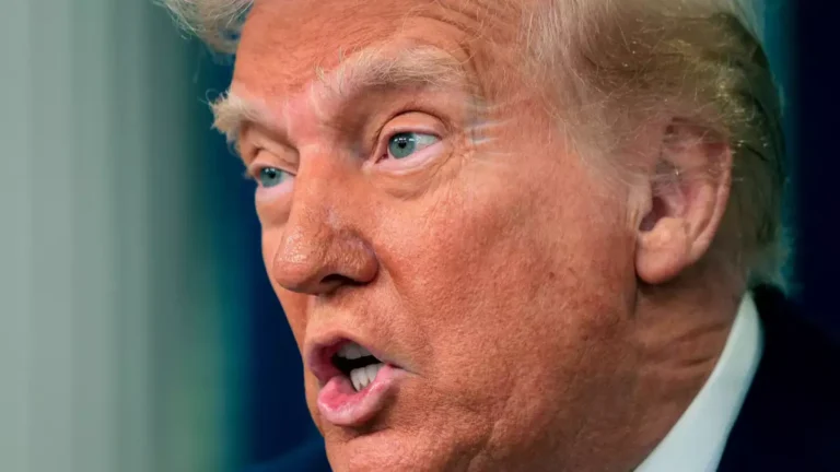 Trump reafirma que impondrá aranceles del 25% a México y Canadá