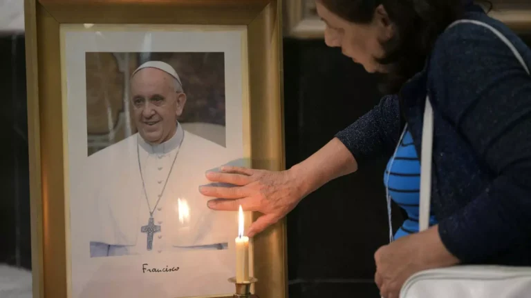 Papa Francisco está en estado crítico: Vaticano