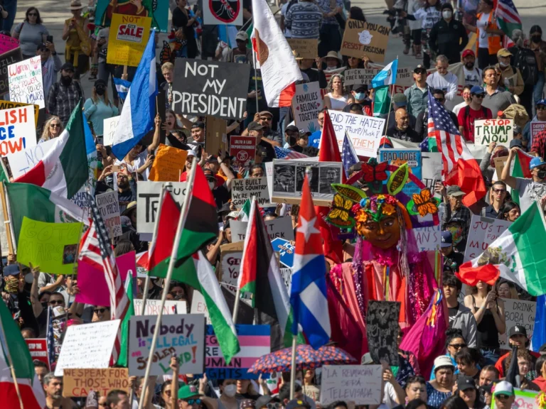 Evacúan cumbre anti-Trump en Washington tras amenaza de bomba