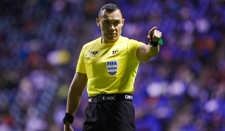 Suspende Concacaf seis meses al árbitro, Marco Antonio Ortiz