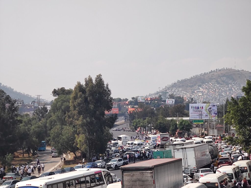 Acuerdan Segob y transportistas desactivar protestas tras diálogo