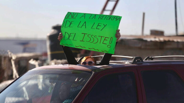 Protestan maestros en varios estados del país