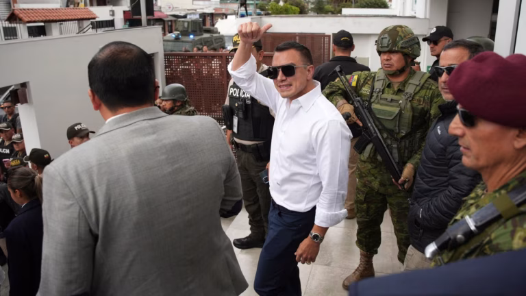 Noboa pide “fuerzas especiales” extranjeras para combatir violencia en Ecuador
