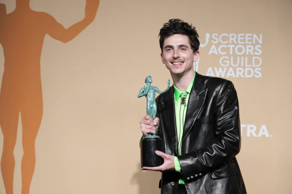 SAG Awards 2025 redefinen la temporada de premios: Chalamet, Moore y 'Cónclave' sorprenden