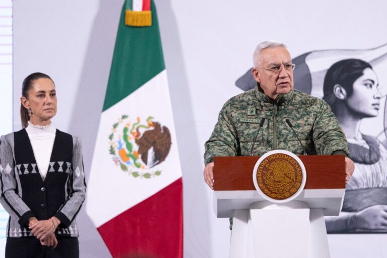 No hay indicios de espionaje de EU con sobrevuelos: Sedena