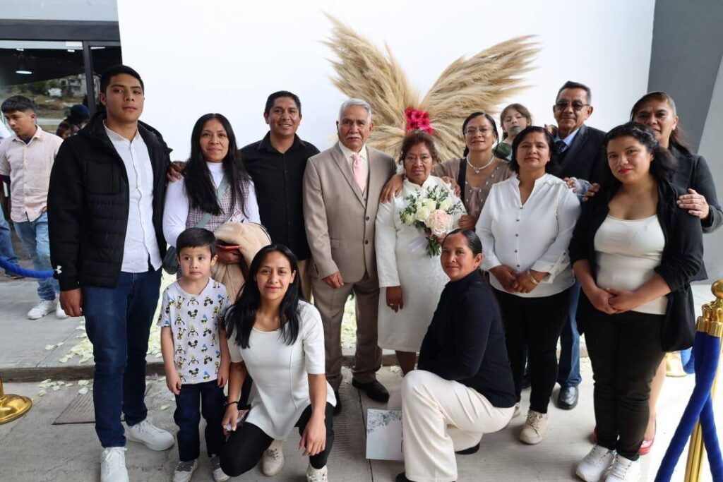 Celebran matrimonios de más de 200 parejas en Huixquilucan