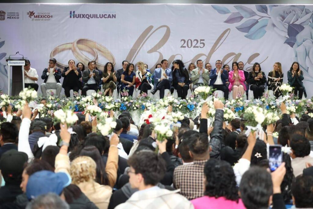 Celebran matrimonios de más de 200 parejas en Huixquilucan