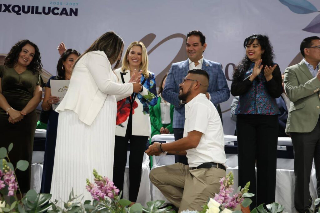 Celebran matrimonios de más de 200 parejas en Huixquilucan