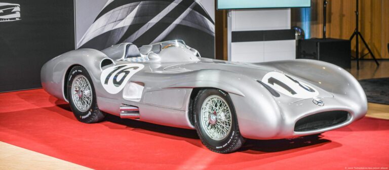 Un Mercedes de F1 que condujo Fangio, vendido por un precio récord
