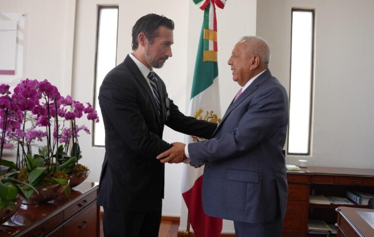 Se reúne Garduño con funcionario de EU