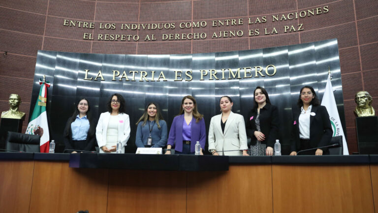 Científicas acuden al Senado para participar en “Esencia de Mujer en la Ciencia”