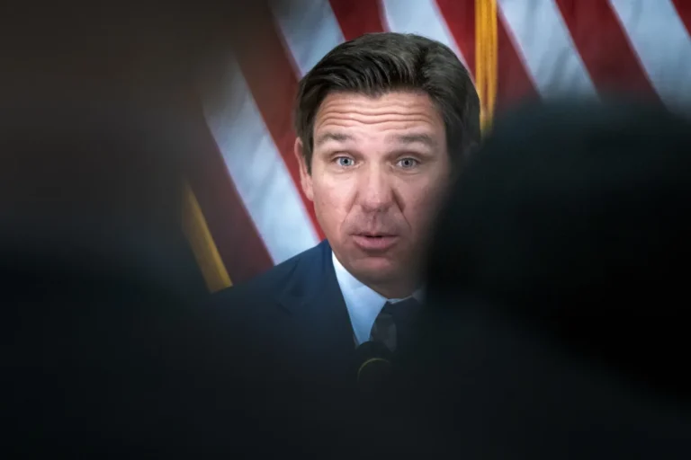 DeSantis firma leyes migratorias alineadas con la agenda de Trump