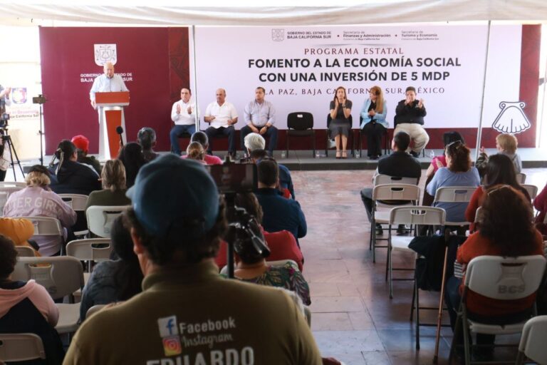 Entrega Gobernador Víctor Castro Cosío apoyos a Microempresas