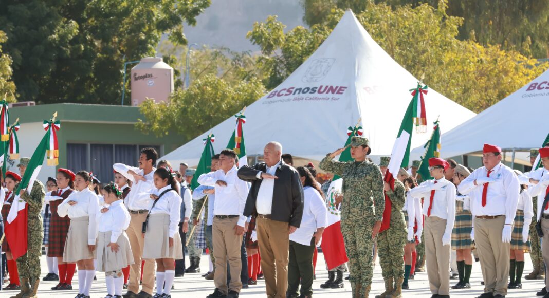 Gobierno de BCS celebra el Día de la Bandera Nacional: VMCC
