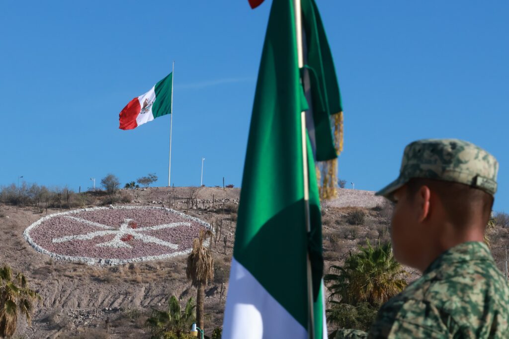 Gobierno de BCS celebra el Día de la Bandera Nacional: VMCC