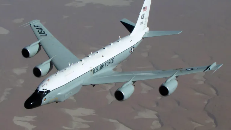 Reportan el sobrevuelo de un avión militar de EEUU en el golfo de California, muy cerca de México