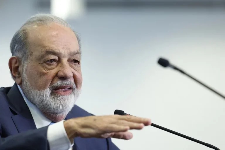 Carlos Slim advierte que los aranceles de Trump causarían una “explosión” de la inflación en EE.UU.