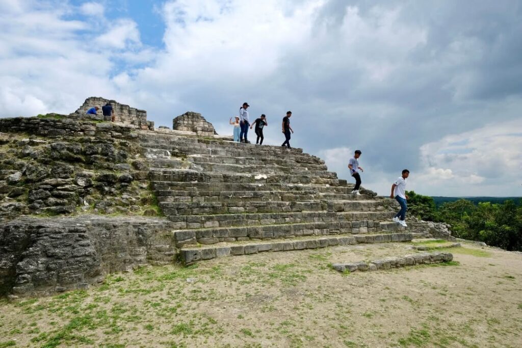 Ichkabal: La Antigua Ciudad Maya que Renace en la Selva del Caribe