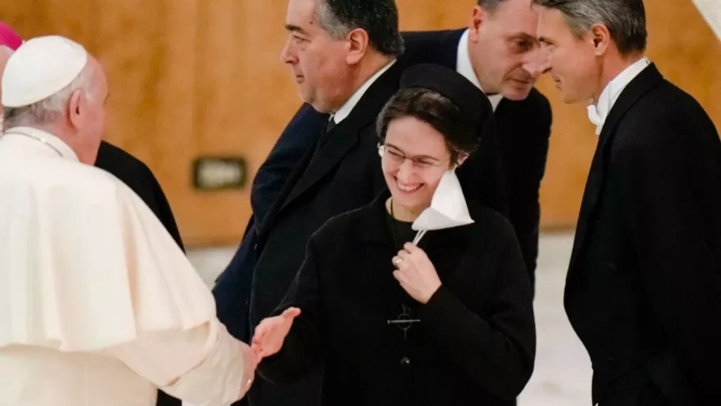 Sheinbaum reconoce al Papa por nombrar a monja como "gobernadora" del Vaticano