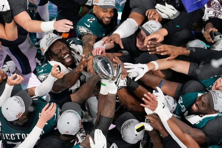 Philadelphia Eagles logró una histórica victoria por 40-22 ante Kansas City Chiefs y se llevó el Super Bowl LIX