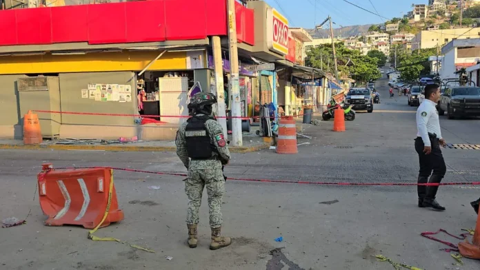 Explosión frente a la SSP de Acapulco deja dos muertos, según FGE