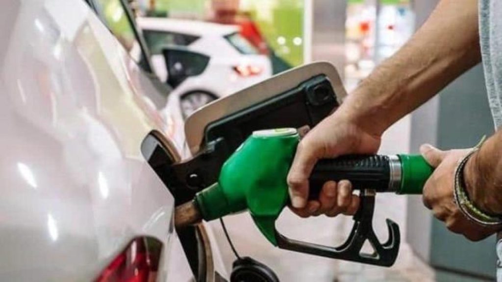 Gasolina a 24 pesos por litro durante los próximos 6 meses