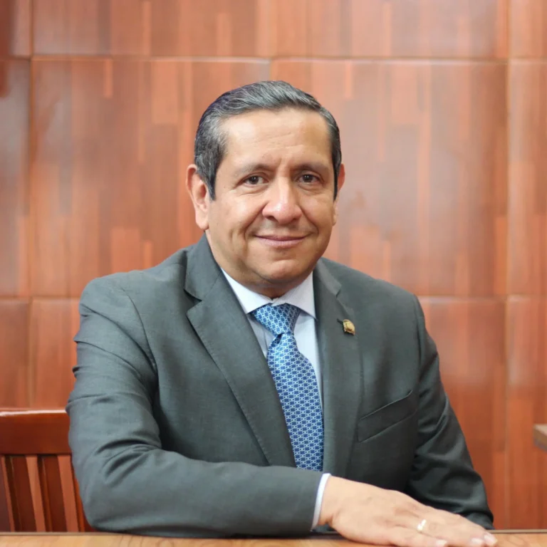 Héctor Macedo formaliza su aspiración a la presidencia del Poder Judicial del Estado de México