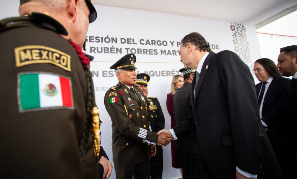 Mauricio Kuri asiste a la toma de protesta de Rubén Torres como coordinador de la Guardia Nacional.