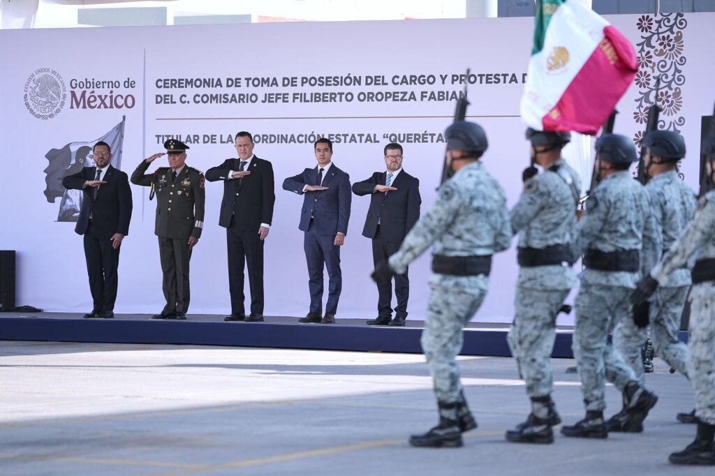 Mauricio Kuri asiste a la toma de protesta de Rubén Torres como coordinador de la Guardia Nacional.