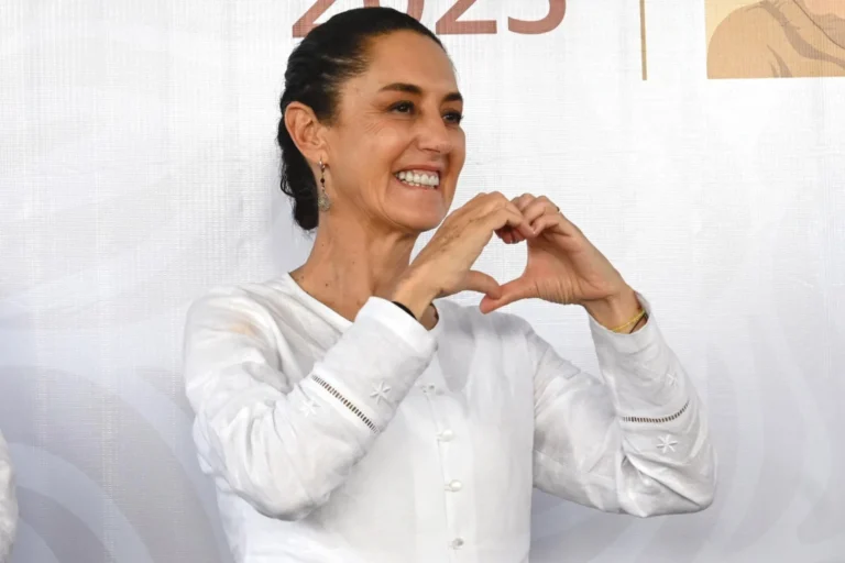 Sheinbaum envía saludos al Papa Francisco y responde a Trump con sus palabras