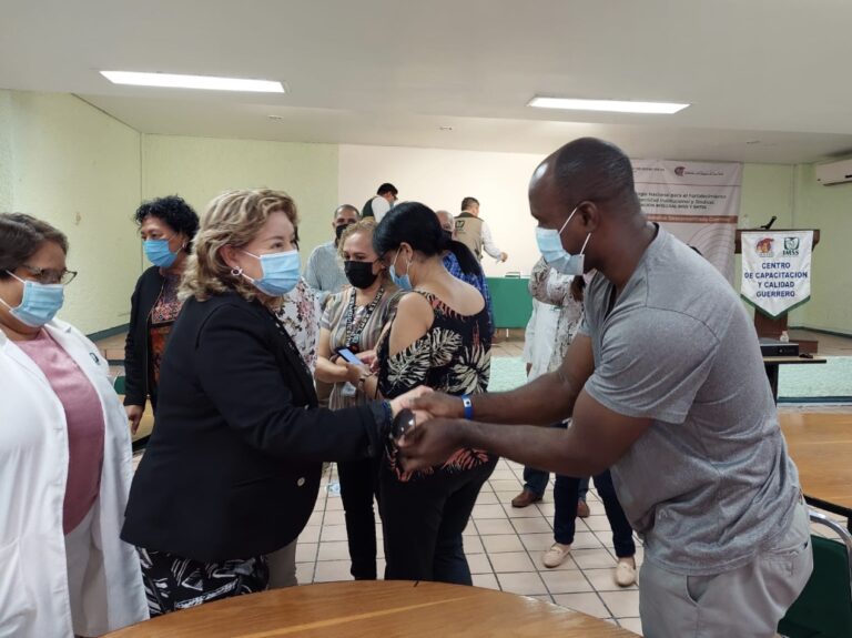 Médicos cubanos mejoran servicios clave en hospital de Acapulco